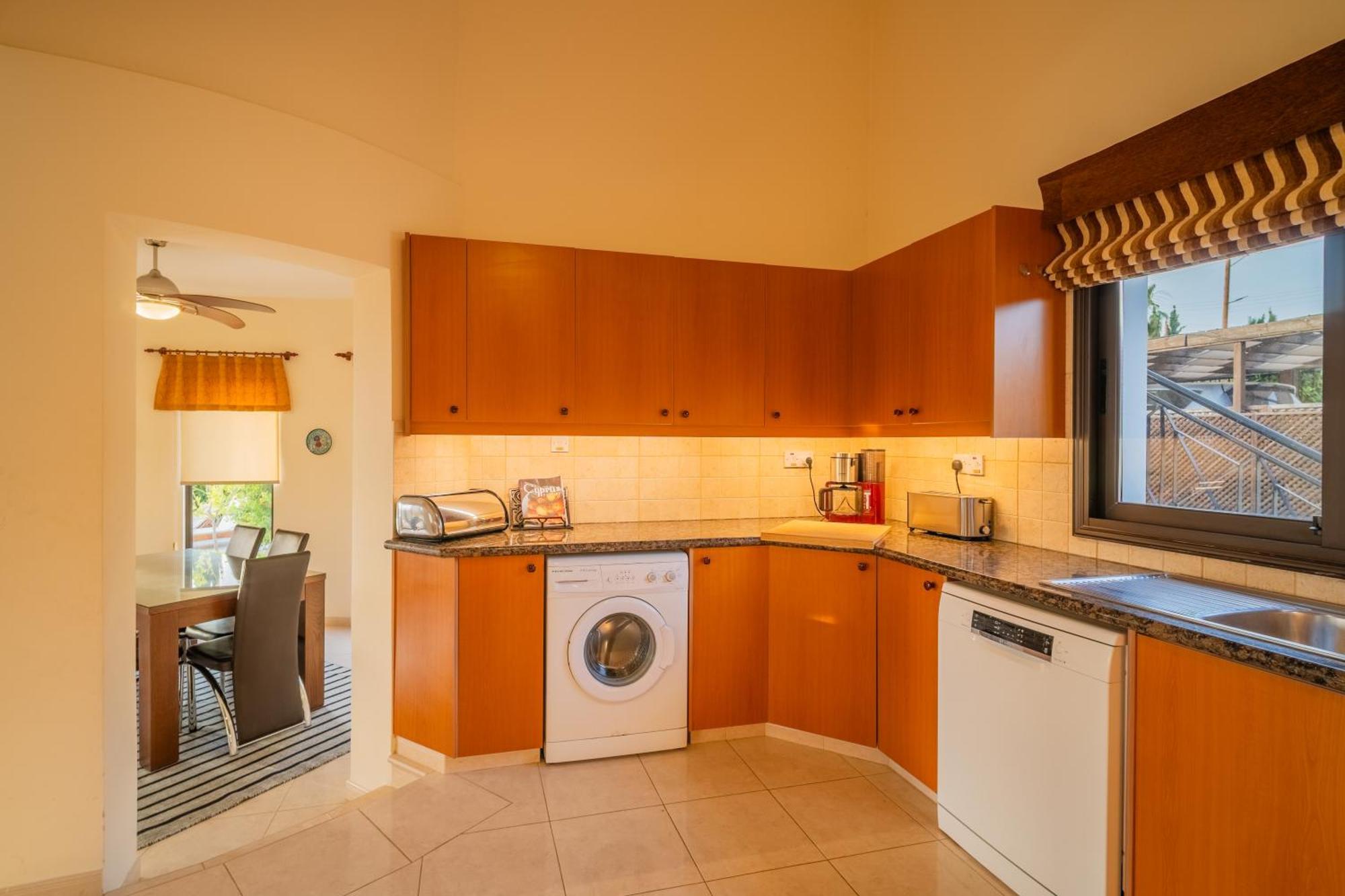 Panorama - Stunning Views In With Hot Tub, Pool, Garden Villa