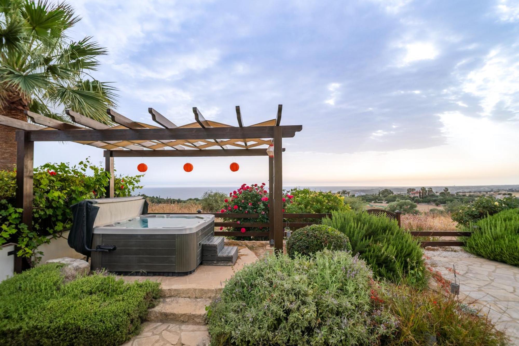 Panorama - Stunning Views In With Hot Tub, Pool, Garden Villa
