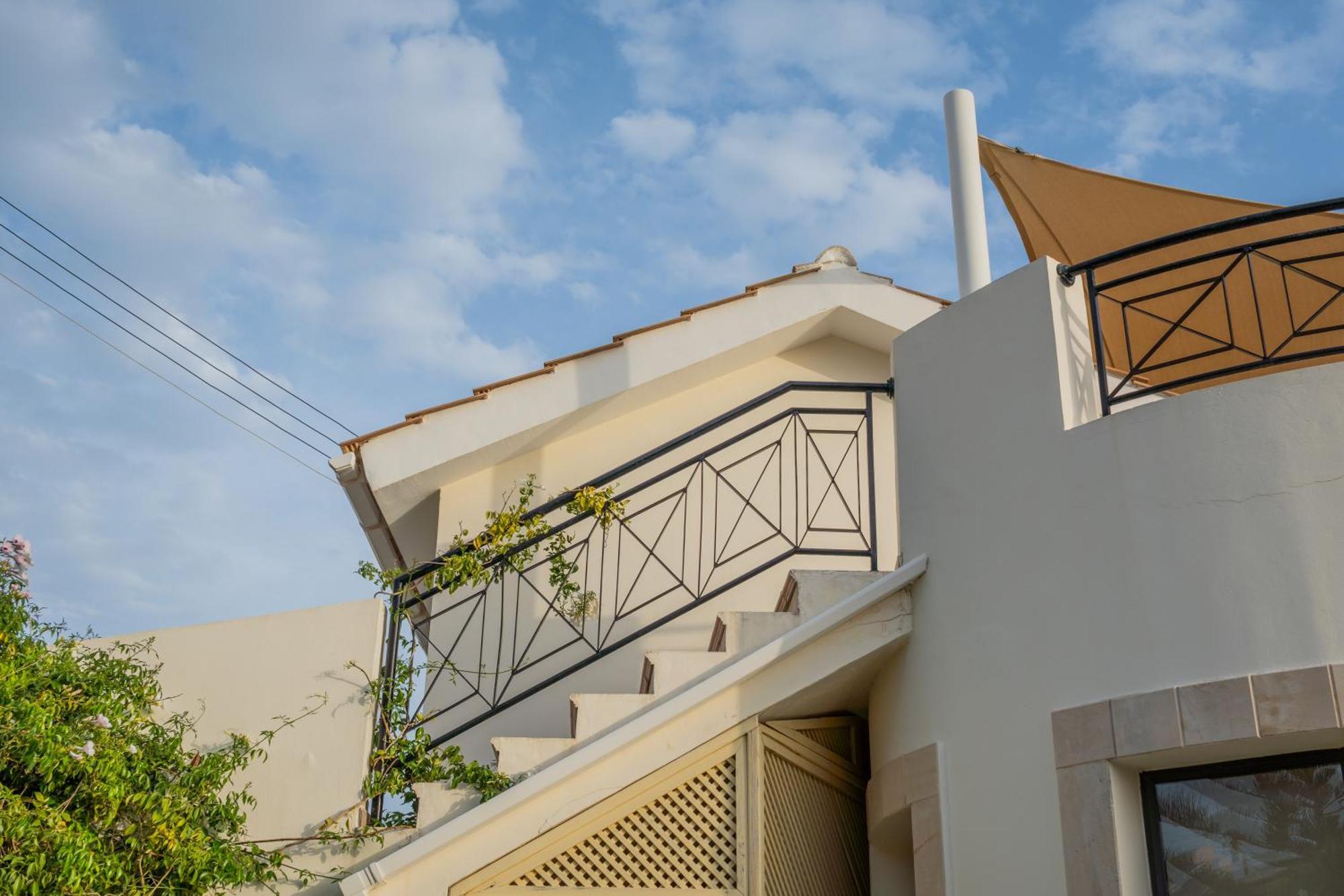 Panorama - Stunning Views In With Hot Tub, Pool, Garden Villa *